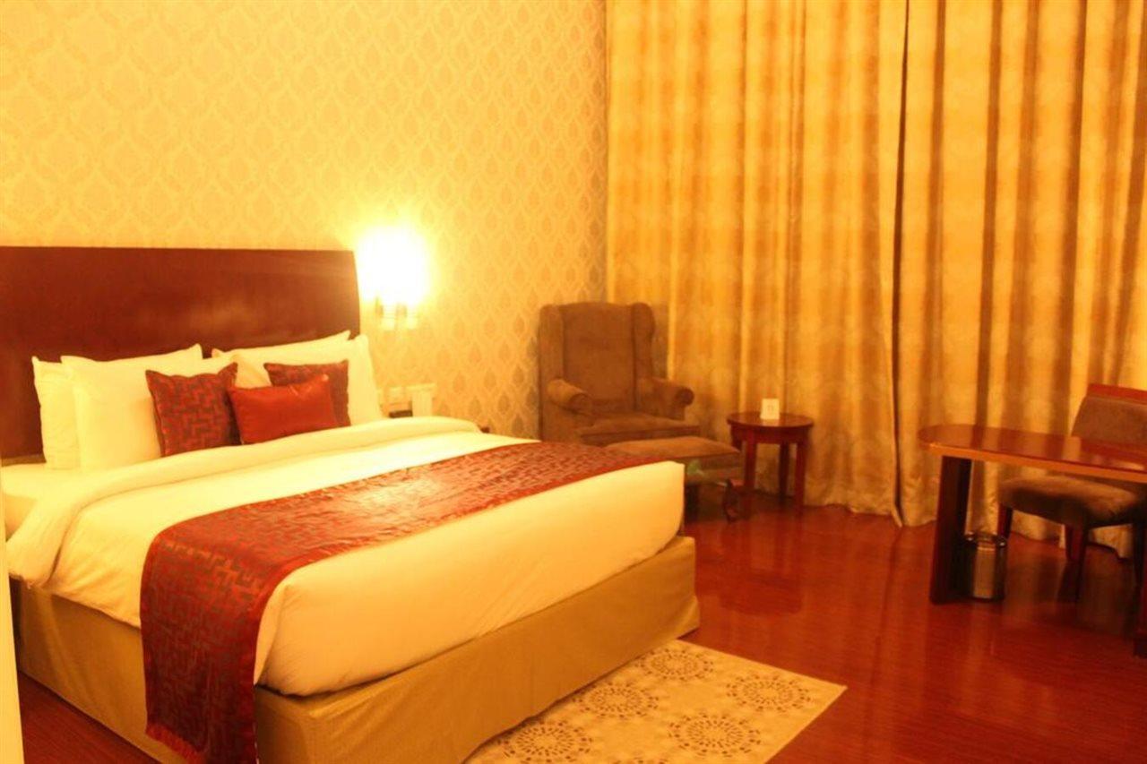 Ramada By Wyndham Jaipur Jaisinghpura Hotel Luaran gambar
