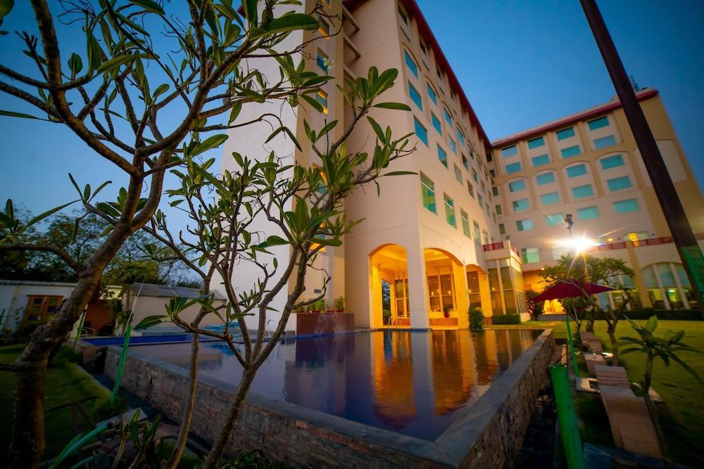 Ramada By Wyndham Jaipur Jaisinghpura Hotel Luaran gambar