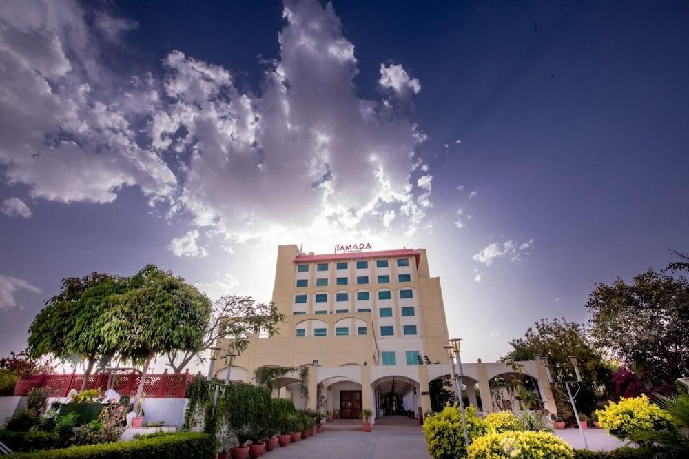 Ramada By Wyndham Jaipur Jaisinghpura Hotel Luaran gambar