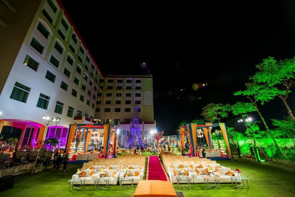 Ramada By Wyndham Jaipur Jaisinghpura Hotel Luaran gambar